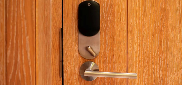 Automatic Locking Door Knob Blythe